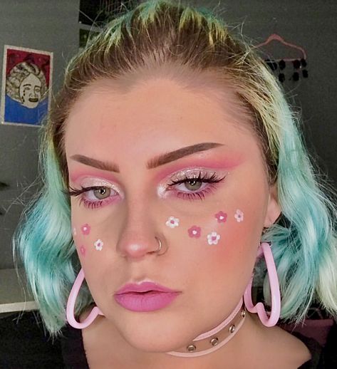 Girly Pop Makeup, Pink Flower Eye Makeup, Flower Blush Makeup, Pink Flower Makeup Looks, Pink Carnival Makeup, Taylor Swift Concert Makeup Ideas, Pink Flower Photoshoot, Flower Inspired Makeup, Floral Makeup Looks