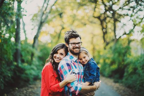 Family Portrait Photography Poses, Wedding Photography Family, Family Photos With Baby, Outdoor Family Photos, Family Picture Poses, Family Photo Pose, Fall Family Pictures, Family Portrait Photography, Foto Baby