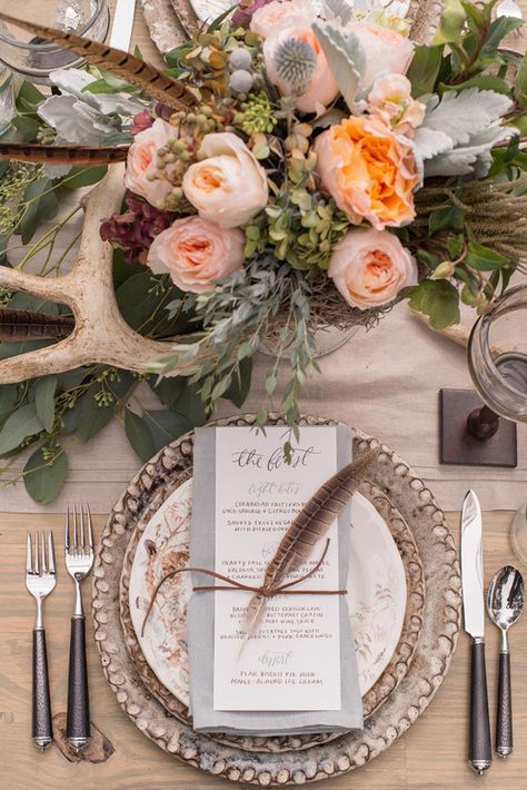 Not sure how much you like antlers, but that's a very bohemian look (and rustic too).  Mixing those with centerpieces can be fun. Vintage Wedding Table Settings, Wedding Table Themes, Antler Wedding, Vintage Wedding Table, Bohemian Table, Rustic Wedding Reception, Wedding Place Settings, Feather Wedding, Wedding Reception Inspiration