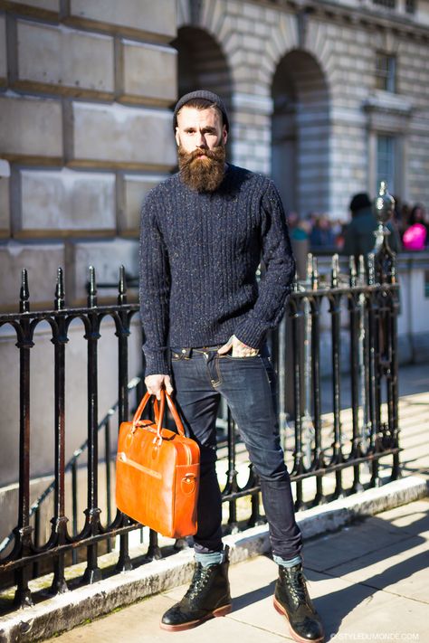 Ricki Hall || Streetstyle Inspiration for Men! #WORMLAND Men's Fashion Ricki Hall, Indie Outfits Grunge, Manly Things, Man With A Beard, Mens Bag, Estilo Hipster, Style Masculin, Cooler Style, Beard Style