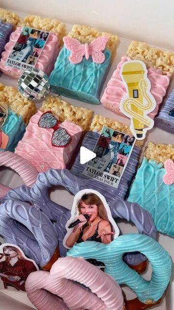 Taylor Swift Rice Krispies, Taylor Swift Chocolate Covered Strawberries, Taylor Swift Eating Food, Taylor Swift Themed Treats, Taylor Swift Cakesicles, Taylor Swift Deserts, Taylor Swift Candy Bar, Taylor Swift Birthday Food, Taylor Swift Treats