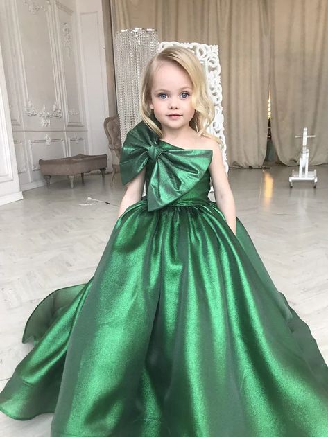 Cute Prom Dress, Green Flower Girl Dresses, Green Ball Gown, Birthday Tutu Dress, Cheap Flower Girl Dresses, Princess Flower Girl Dresses, Girls Dresses Online, Princess Ball Gowns, Cute Prom Dresses