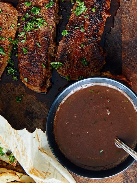 Red Wine Sauce For Beef, Red Wine Sauce For Steak, Demi Glaze Recipe, Red Wine Steak, Wine Sauce For Steak, Sauce For Beef, Red Wine Mushroom Sauce, Red Wine Reduction Sauce, Sauce For Steak