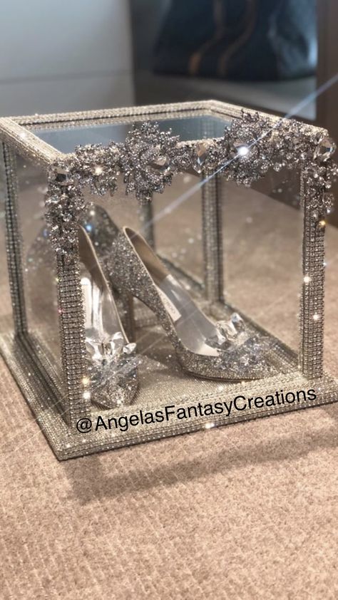 Quince Heels, Sweet 16 Shoes, Quince Dresses Champagne, Princess Sweet 16, Quince Decor, Diamond Theme, House Ideas Modern, Quinceanera Crown, Bloxburg House Ideas 1 Story