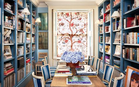 I like this library/dining room combo... and I also like the curtain. Dining Room Library Combo, Blue And White Dining Room, Dining Room Library, Cozy Home Library, Lots Of Books, Room Library, English Decor, White Dining Room, Attic Renovation