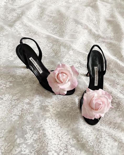 Pretty Heels, Heels Aesthetic, Dr Shoes, Shoes Heels Classy, Manolo Blahnik Heels, Vintage Heels, Heels Classy, Fancy Shoes, Shoe Inspo