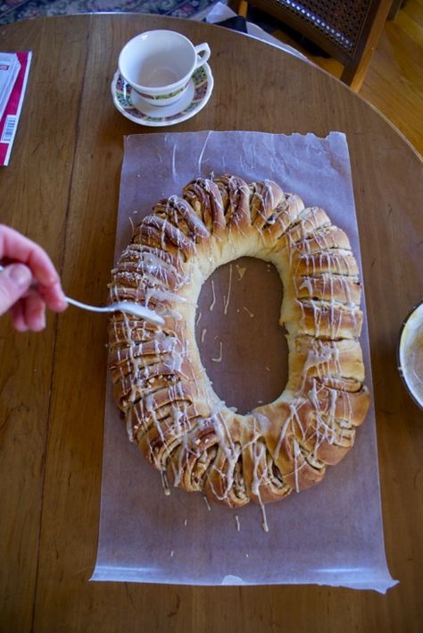 swedish tea ring Swedish Tea Ring Recipe, Tea Ring Recipe, Swedish Tea Ring, Pineapple Tea, Cinnamon Bun Recipe, Tea Ring, Cinnamon Bun, Bun Recipe, No Knead