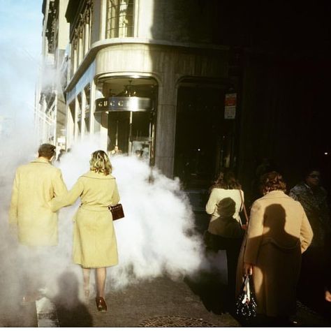 Joel Meyerowitz. Camel Coats, New York City, 1975. #joelmeyerowitz "Towards Colour 1962-1978" at Beetles+Huxley in London. #beetleshuxley #streetphotography #americanphotography #gallery#americangreatness Joel Meyerowitz, Garry Winogrand, Street Photography Urban, Street Photography People, City Streets Photography, Dirt Biking, William Eggleston, Diane Arbus, Robert Frank