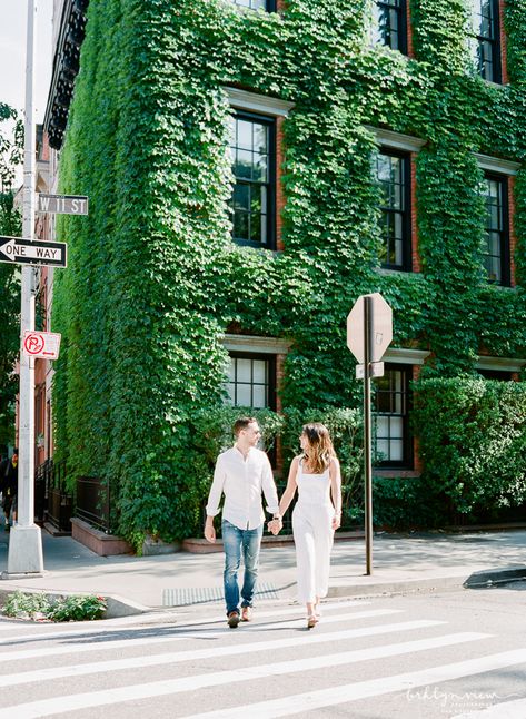 Brownstone Townhouse, Nyc West Village, Engagement Photo Shoot Outfits, Nj Engagement Photos, Ivy Photography, Engagement Photos Nyc, City Couple, West Village Nyc, Engagement Picture Outfits