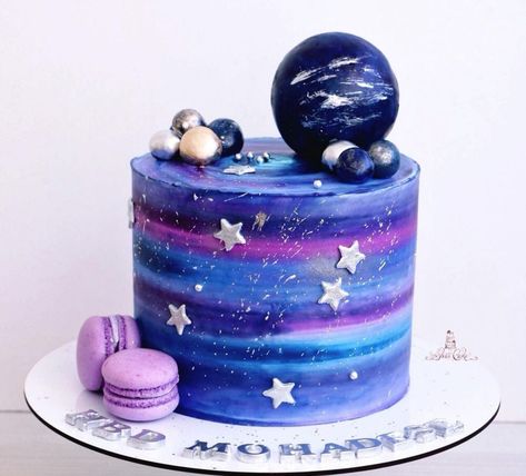 Galaxy With Planets, Galaxy Desserts, Teenager Party, Galaxy Cake, 10 Birthday Cake, Astronaut Birthday, 귀여운 음식 그림, Space Birthday Party, Purple Galaxy