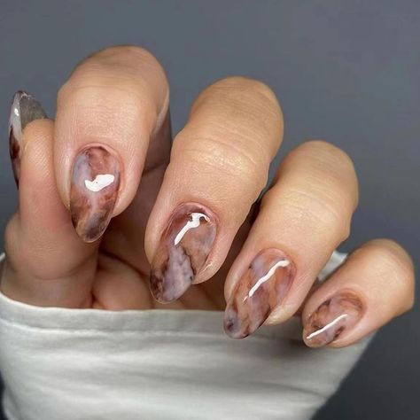 Welcome autumn with elegant nail designs inspired by the rich hues of fall. Perfect for early autumn vibes. Marble Fall Nails, Fake Acrylic Nails, Nagel Tips, Manicure Diy, Acrylic Nail Art, Stick On Nails, Nail Art Accessories, False Nail, Diy Manicure