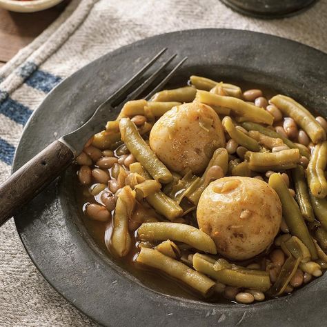 Meatless Mountain Green Beans with Potatoes Appalachian Thanksgiving, Green Beans With Potatoes, Appalachian Recipes, Meatless Mains, Meatless Dishes, Cooking Dried Beans, Savory Foods, Green Beans And Potatoes, Meatless Recipes