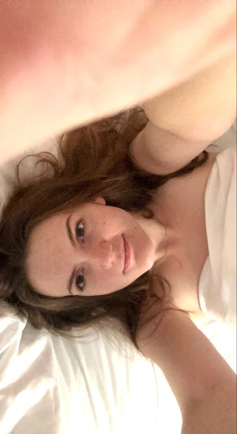 selfie, good morning, long hair, no makeup, white bed Morning Selfie Bed, Good Morning Selfie, Bed Selfie, Morning Selfie, White Bed, No Makeup, Full Face, Long Hair, Good Morning