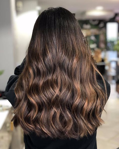 Multitonal Hair Brown, Multitone Brown Hair, Multitone Brown Hair Brunettes, Multi Tonal Brunette, Autumn Brunette, Toffee Balayage, Balayage For Fall, Brunette Deminsion, Brown Batter Brunette