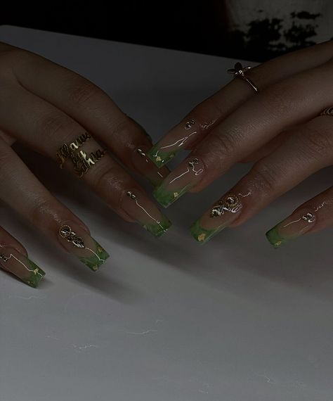 Clear Nail Designs, French Tip Manicure, Earthy Girl, New Nail Trends, Green Acrylic Nails, 2023 Nail, Glitter Manicure, 2023 Nails, Airbrush Nails