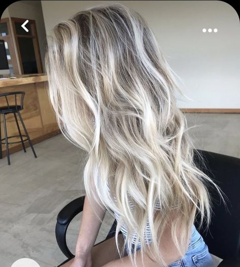 Blonde Hair With Roots, Bright Blonde Hair, Summer Blonde Hair, Icy Blonde Hair, Dark Roots Blonde Hair, Icy Blonde, Blonde Hair Inspiration, Blonde Hair Shades, Balayage Hair Blonde