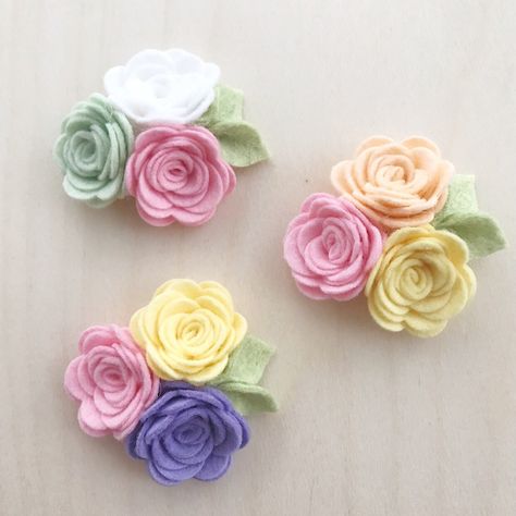 Kumpulan gambar tentang Gambar Cara Membuat Bunga Kain Flanel, klik untuk melihat koleksi gambar lain di KibrisPDR Felt Flower Wreaths, Felt Succulents, Felt Flowers Diy, Felt Headband, Kawaii Crafts, Felt Creations, Felt Crafts Diy, Hair Headband, Accessory Ideas