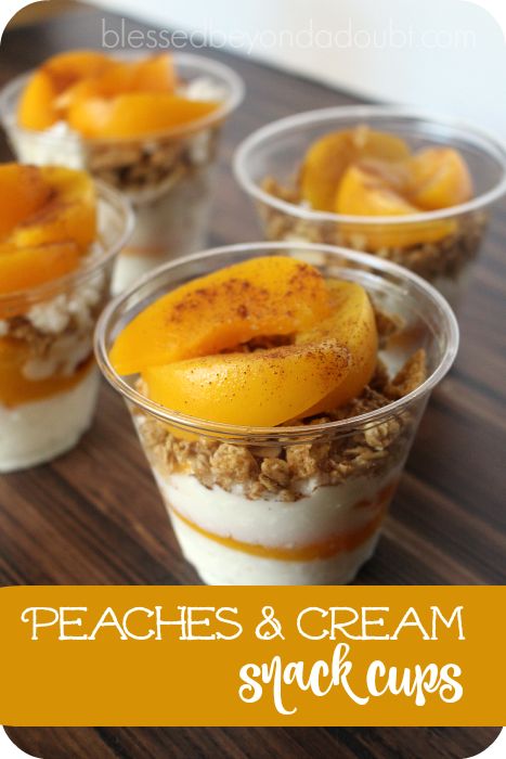 Peaches & Cream Parfait.  I made it with vanilla yogurt instead of cottage cheese, and crushed graham crackers instead of granola.  Delish! Cottage Cheese Snacks, Yogurt Parfait Recipe, Cottage Cheese Snack, Parfait Breakfast, Fruit Parfait, Healthy Protein Snacks, Parfait Recipes, Cheese Snacks, Peaches And Cream