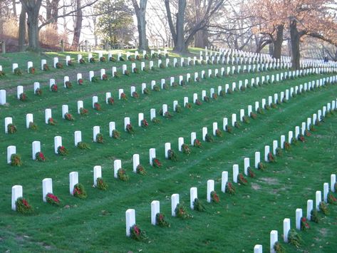 Christmas Wreaths at Arlington National Cemetery Mount Vernon Virginia, Wreaths Across America, Cemeteries Photography, Military Cemetery, Arlington National Cemetery, Washington Dc Travel, National Cemetery, Norway Travel, Christmas Post