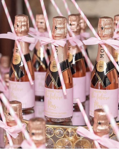 Tulum Bachelorette Party Ideas, Bachelorette Party Table Decor, Pink Bachelorette Decorations, Pink Ladies Bachelorette Party, Rose All Day Bachelorette Party, Blush Pink Bachelorette Party, High End Bachelorette Party, Rose Gold Bachelorette Party Decorations, Pretty In Pink Bachelorette Party Decor