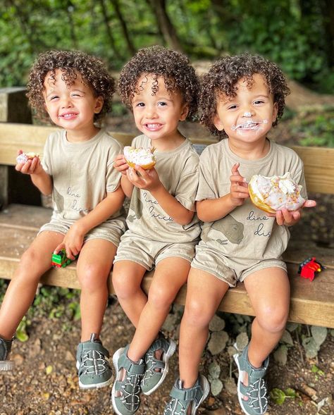 I Tied My Triplet’s Sleeves to Stop Them From Fighting, I’m Not Ashamed Black Triplets, Triplet Boys, Triplets Photography, Pose For Photo, Exhausted Mom, Mixed Families, Jury Duty, Couple Pose, Four Kids