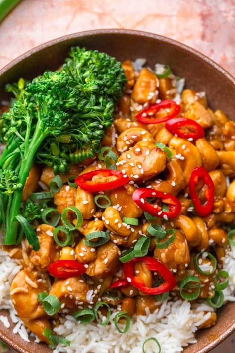 This Cashew Chicken recipe brings the delicious flavors of your favorite takeout right to your kitchen! With crunchy cashews, tender chicken, and a savory dark sauce, it's a satisfying chicken stir fry that's easy to make at home. Skip the Chinese restaurant and whip up this simple and flavorful dish in a wok or skillet using soy sauce and roasted cashews for the perfect finish. Asian Chicken Stir Fry, Chicken Cashew Stir Fry, Cashew Recipes, Cashew Chicken Recipe, Easy Mediterranean Diet Recipes, Cheap Meal Ideas, Simple Family Meals, Cashew Chicken, Roasted Cashews