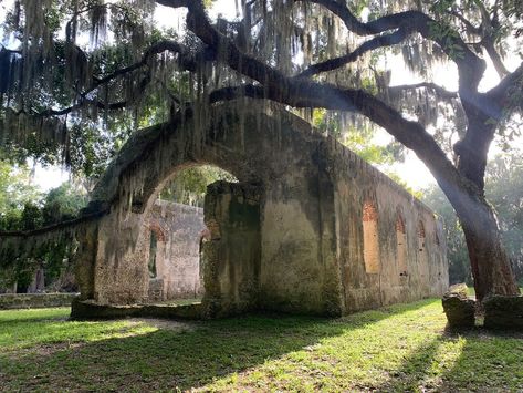 St. Helena Parish Chapel of Ease Ruins is a historic site in Frogmore, South Carolina on Saint Helena Island.The Anglican chapel was constructed in 1740 by planters on Saint Helena Island as a chapel of ease for parishioners who had difficulty traveling to worship at the main parish church in Beaufort, South Carolina. The ruins were added to the National Register of Historic Places in 1988. Saint Helena Island, Beaufort South Carolina, South Carolina Travel, Saint Helena, Harbor Island, Interesting Facts About World, Beaufort Sc, Port Royal, Sea Island