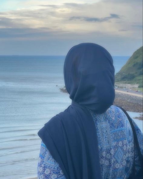 blue seaside picture hijabi fashion inspo Hijabi Outfit Inspiration, Blue Hijab, Hijabi Outfit, Hijab Aesthetic, Hijabi Fashion, Indonesia, Blue