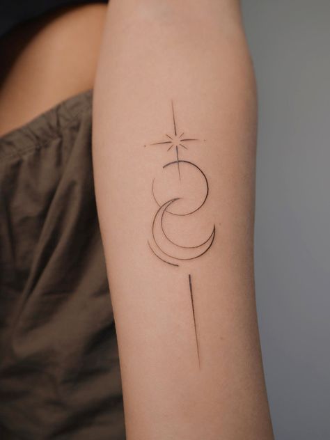 55 Meaningful Fine Line Tattoos for Minimalist Women Minimalist Tattoo Ideas With Meaning, Tattoo Ideas With Meaning, Tato Minimal, Minimalist Tattoo Ideas, Universe Tattoo, Star Tattoo Designs, Small Pretty Tattoos, Tasteful Tattoos, Petite Tattoos