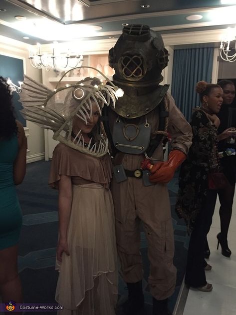 Deep Sea Diver and Angler Fish Costume - Halloween Costume Contest Angler Fish Costume, Diver Costume, Sea Creature Costume, Diver Helmet, Sea Costume, Couples Costumes Creative, Hippie Costume Halloween, Fish Costume, Best Couples Costumes