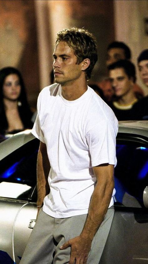 Brian O'conner Car, Brian Oconner Outfits, Fast And Furious Brian O'conner, Fine Men Actors, Brian Oconner Wallpaper, Brian O'conner Aesthetic, Brain Oconner, Paul Walker Style, Brian O'conner Wallpaper