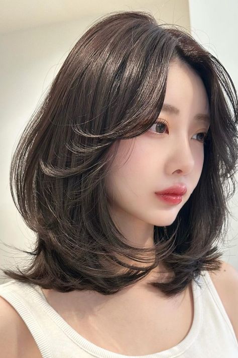 Rebound Hairstyle, Short Haircuts Medium Length, Short Thick Hair Styles Shoulder Length, Collarbone Length Butterfly Haircut, Haircuts Ideas For Short Hair, Short Hair Styles With Fringes, Hair Cuts Collar Bone Length, Shoulder Length Korean Haircut, Short Hair Butterfly Cut With Bangs