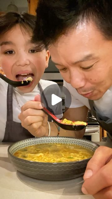 saltNpiipa on Instagram: "Chicken & Corn Egg Drop Soup #eggdropsoup #asianrecipe #asianfood #eggdrop #dinnerideas #easyrecipe #familycooking   4 servings total 182 Cals/serving 15g Protein 9g Fat 12g Carbs  *Video is double the recipe  4 cups Chicken broth 1/2 tsp Tumeric powder  1 tsp Salt 1 tsp Pepper white 3 Eggs 1 cup Canned corn 5oz Shredded chicken 1 tbsp Sesame oil 1 cup, chopped Green onion  Slurry 2 tbsp Cornstarch  1 tbsp water  Finish with soy sauce and chili oil" Corn Egg Drop Soup, Low Calorie Soup Recipe, Soup Pairings, Tumeric Powder, Low Calorie Soup, Chicken Corn, Egg Drop Soup, No Carb Recipes, Egg Drop