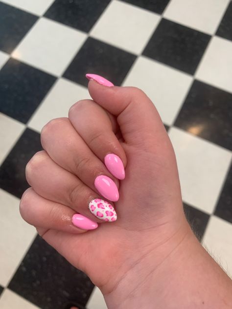 Hot Pink Nails With Cheetah Print, Pink Lepord Nails Leopard Prints, Pink Leopard Nails Almond, Valentine Cheetah Nails, Pink Nails Easy Design, Short Almond Cheetah Nails, Pink And White Cheetah Nails, Cheetah Design Nails, Pink Leaped Print Nails