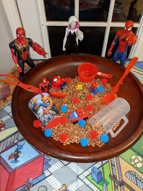 Spiderman Sensory Bin, Spider Man Sensory Bin, Superhero Sensory Bin, Super Hero Activities, Princess Theme Birthday, Princess Theme Birthday Party, Spiderman Birthday Party, Tuff Tray, Messy Play