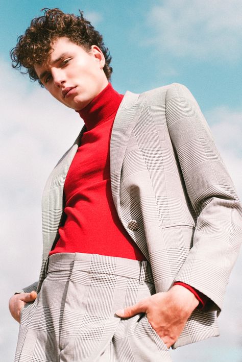 Making a chic statement, Steve Sarkozy wears a red turtleneck with a sharp suit. Prom Men Outfit, Red Turtleneck Outfit, Turtleneck Suit, Statement Aesthetic, Prom Men, Turtle Neck Men, Turtleneck Outfit, Portrait Photography Men, Red Turtleneck