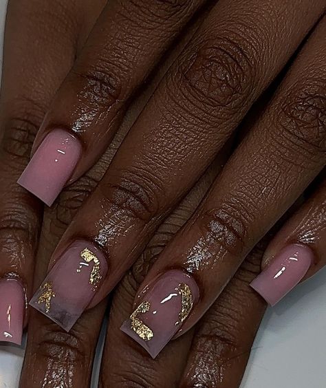 Cute Short Nails Neutral, Class Nail Design, Burgundy Square Acrylic Nails, Fall Short Nails 2024, Cute Short Nails Fall, Nail Ideas Medium Square, Short Nail Designs Gold, Subtle Gold Nails, Medium Nail Sets