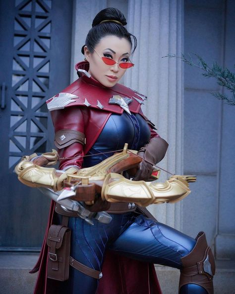 Yaya Han on Instagram: “Throwback to one of the most intense cosplays I built in recent years - Vayne from @leagueoflegends! I often get asked when I’ll bring…” Yaya Han, Web Gallery, Alien Logo, Great Photos, Nice Tops, League Of Legends, Samurai Gear, Wonder Woman, Bring It On