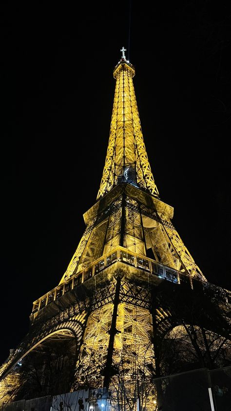 Paris Aesthetic Night, Eiffel Tower Night, City By Night, Night Lifestyle, Tower City, Paris Tour, Night Owls, Brick Exterior, Paris Aesthetic