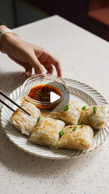 Crispy Rice Paper Recipes, Crispy Rice Paper Dumplings, Tofu Crumbles, Rice Paper Rolls Recipes, Rice Crispies Recipe, Crispy Rice Paper, Rice Paper Dumplings, Rice Paper Recipes, Homemade Chinese Food