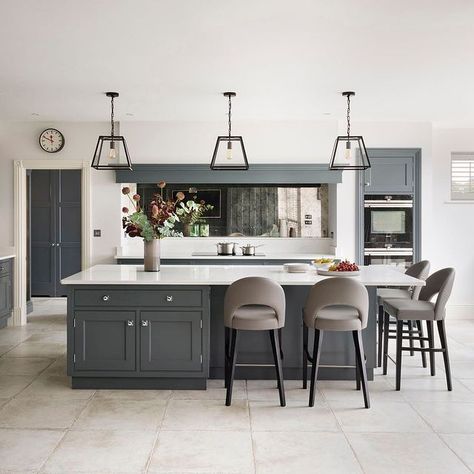 Martin Moore on Instagram: “Lighting above the island ⁠⁠✨ .⁠⁠ .⁠⁠ Currently pendant lighting is a popular choice when it comes to kitchen design, with many clients…” Kitchen Island With Corner Bar Seating, Kitchen Island With L Shaped Seating, Island Corner Seating, Kitchen Island With Windows Behind, Kitchen Islands With Overhangs, Sit Around Kitchen Island, High Low Kitchen Island Ideas, Kitchen Island Ideas No Sink, Kitchen Island For 4 People