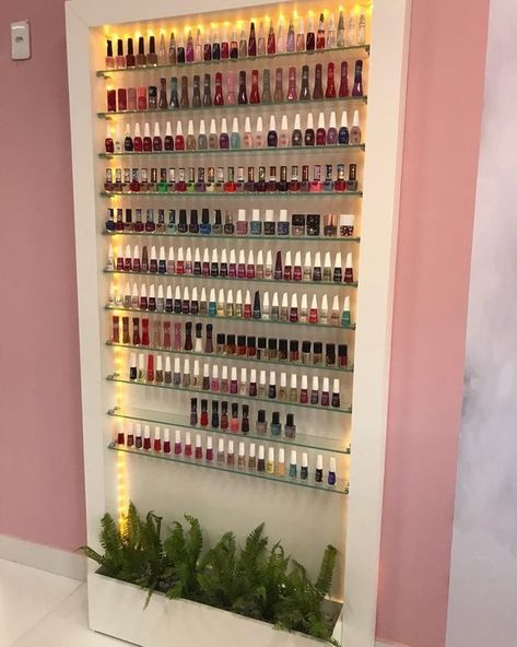 Nail Salon Design Interior Wall Colors, Beauty Studio Ideas Small Spaces, Small Nail Salon Suite Ideas, Nail Studio Ideas Small Spaces Home, Nail Salon Shed, Nail Salon Ideas Small Spaces, Nail Bar Ideas Small Spaces, Small Nail Room Ideas, Nails Salon Decoration