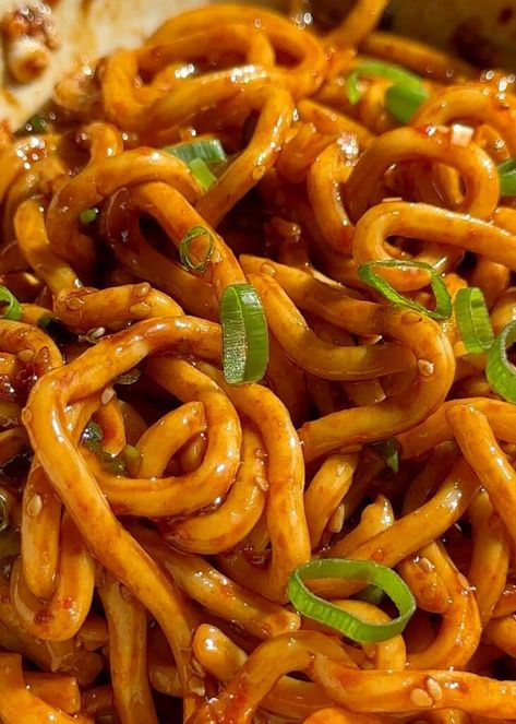 The best Asian Chili Garlic Noodles - Flavor Paradise Spicy Asian Noodles With Chicken, Garlic Lo Mein Noodles, Asian Style Garlic Noodles, Lotus Noodles Recipe, Spicy Chinese Noodles Recipes, Lunar New Year Noodles, Asian Style Spaghetti, Sweet And Spicy Noodles, Chili Peanut Noodles