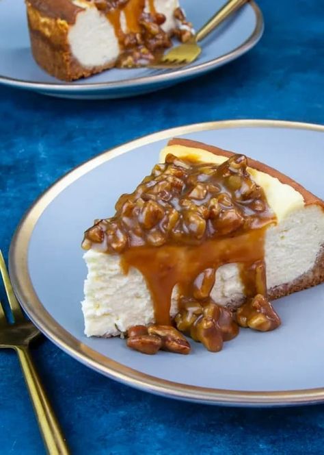 Creamy cheesecake topped with sticky sweet caramel and pecans – talk about a decadent recipe! This keto cheesecake with caramel pecan topping is a mouthful to say, and you’ll savor every bite. This will serve 16 people, making it perfect for large gatherings with family and friends. Caramel Pecan Topping, Maple Cheesecake, Keto Karma, Caramel Pecan Cheesecake, Keto Pecan Pie, Pecan Topping, Pecan Cheesecake, Cheesecake Toppings, Caramel Pecan