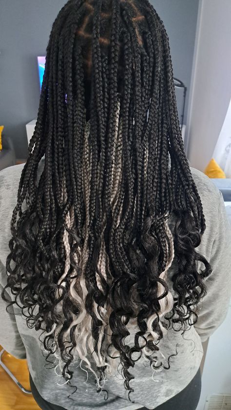 Lenght: middle
Size: small/middle
Colors: black (nr.2) n white Black And White Braids With Curls, Curled Hair With Braid, Curl Braids, Black Box Braids, Hairstyle Tips, Black Curls, French Curl, Braid Inspiration, Big Box Braids Hairstyles