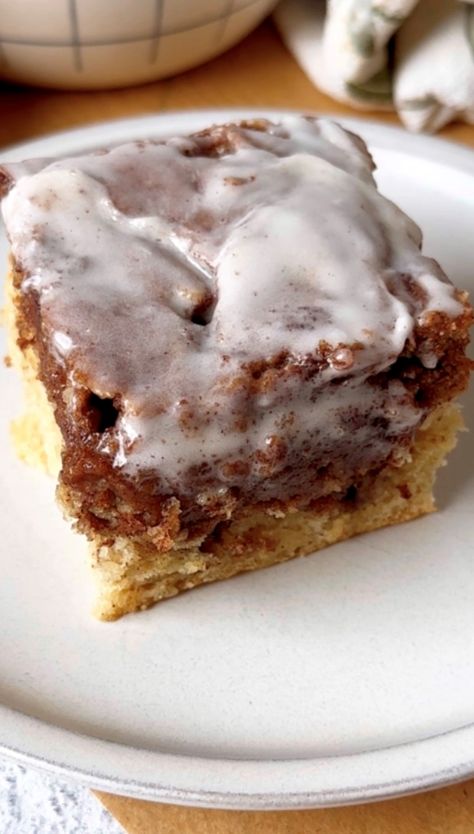 Banana Crumb Cake, Banana Coffee Cakes, Coffee Cake Recipes Easy, Powder Sugar, Cinnamon Cake, Banana Cake Recipe, Cinnamon Roll Cake, Cinnamon Butter, Roll Cake