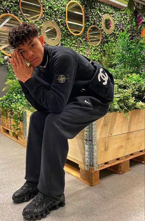 Stone Island Streetwear, Stone Island Outfit Men, Stone Island Outfit, Hood Style, Couple Fits, Island Outfit, Black Men Street Fashion, Instagram Jewelry, Mens Fashion Edgy