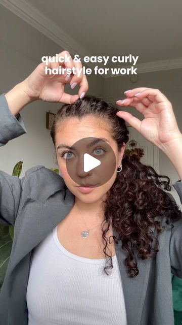 Curly Hair For Work Hairstyles, Easy Hairdo Curly Hair, Easy Fancy Curly Hairstyles, Curly Hair Quick Hairstyles, Curly Hairstyle For Office, Classy Updo Hairstyles Curly Hair, Curly Hair Work Outfit, Curly Hair Business Casual, Curly Hair With Clips Hairstyles