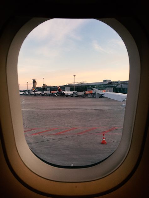 France Marseille, Drivers Licence, Fly Travel, Airplane Window View, France Aesthetic, Airplane Photography, Airplane Window, Travel Pictures Poses, Alcohol Aesthetic