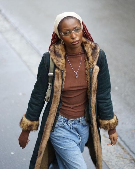 Vintage Winter Coat, Surrounded By People, Y2k Girls, Streetwear Inspo, Outfit Inspo Casual, Coat Outfits, Streetwear Outfits, Womens Casual Outfits, Fashion Killa